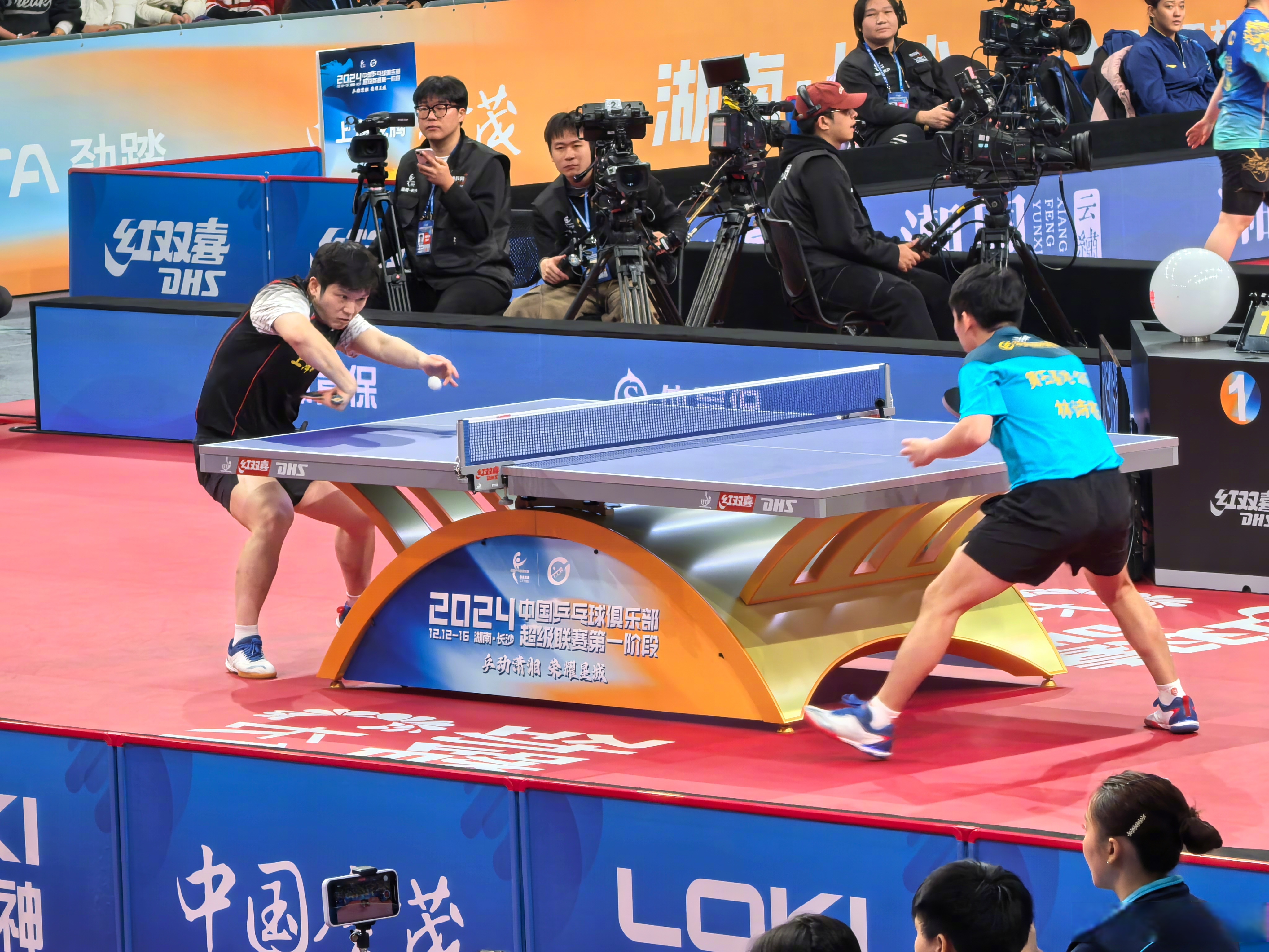 惊天逆转!乒乓球战队挺进四强 惊天逆转!乒乓球战队挺进四强