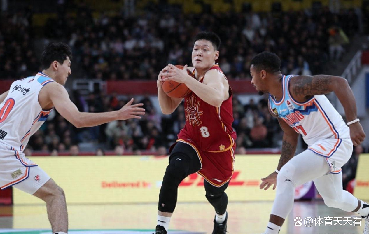 新疆队逆转浙江队,易建联点燃赛场 新疆队逆转浙江队,易建联点燃赛场