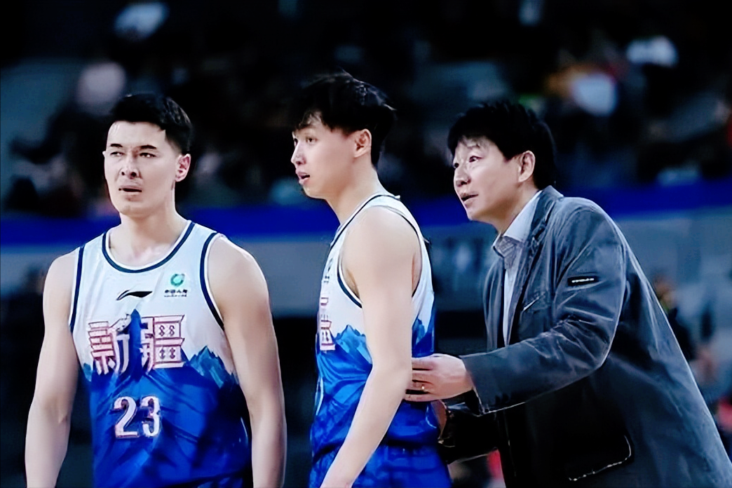 新疆队逆转浙江队,易建联点燃赛场 新疆队逆转浙江队,易建联点燃赛场