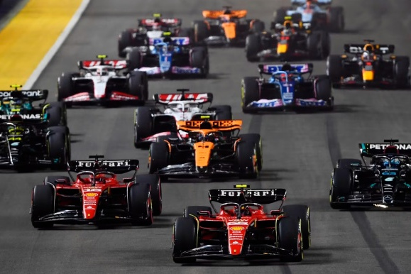 阿斯顿马丁险胜法拉利,汉密尔顿点燃赛场 阿斯顿马丁险胜法拉利,汉密尔顿点燃赛场