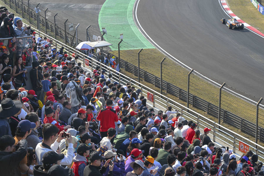 阿斯顿马丁险胜法拉利,汉密尔顿点燃赛场 阿斯顿马丁险胜法拉利,汉密尔顿点燃赛场